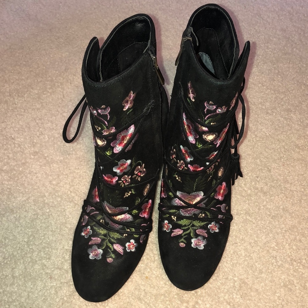 NEW UNWORN Sam Edelman Floral suede ankle boots